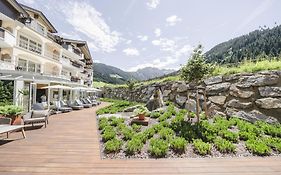 Traumhotel Alpina - 4 Sterne Superior Luxushotel, hoteleigenen Badesee, Adults Only